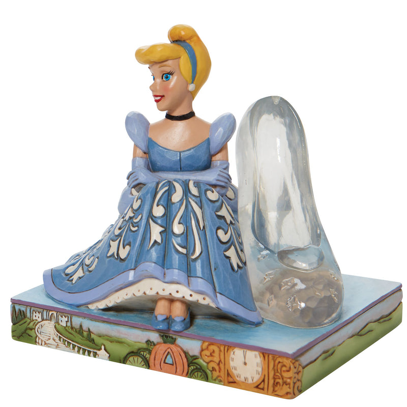 Figurine Cendrillon et sa pantoufle de verre - Disney Traditions
