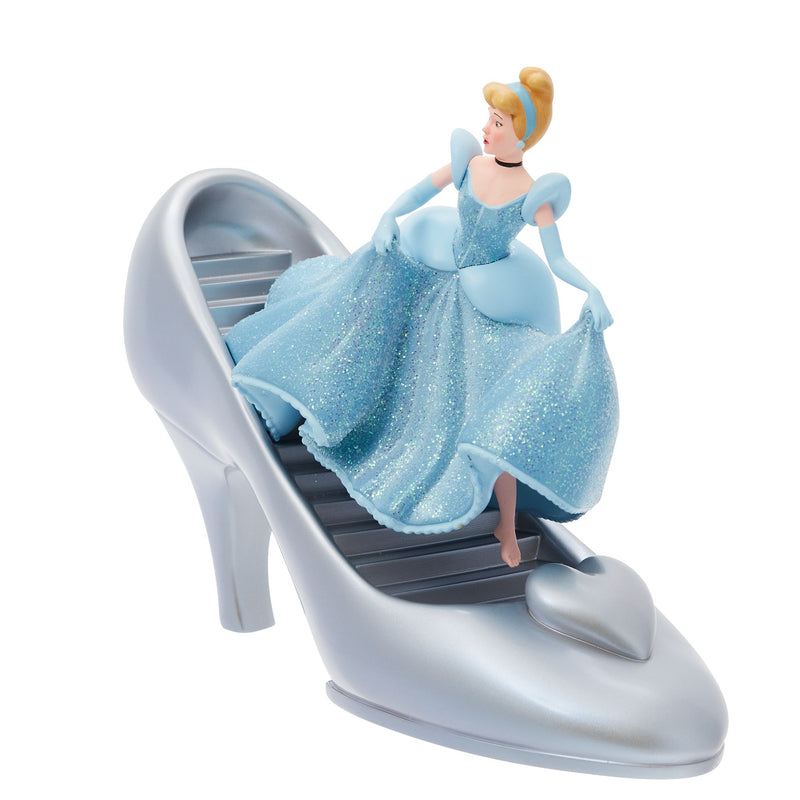 Figurine Cendrillon avec pantoufle D100 - Disney Showcase