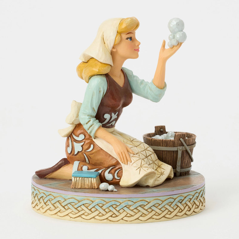 Figurine Cendrillon Femme de Ménage - Disney Traditions