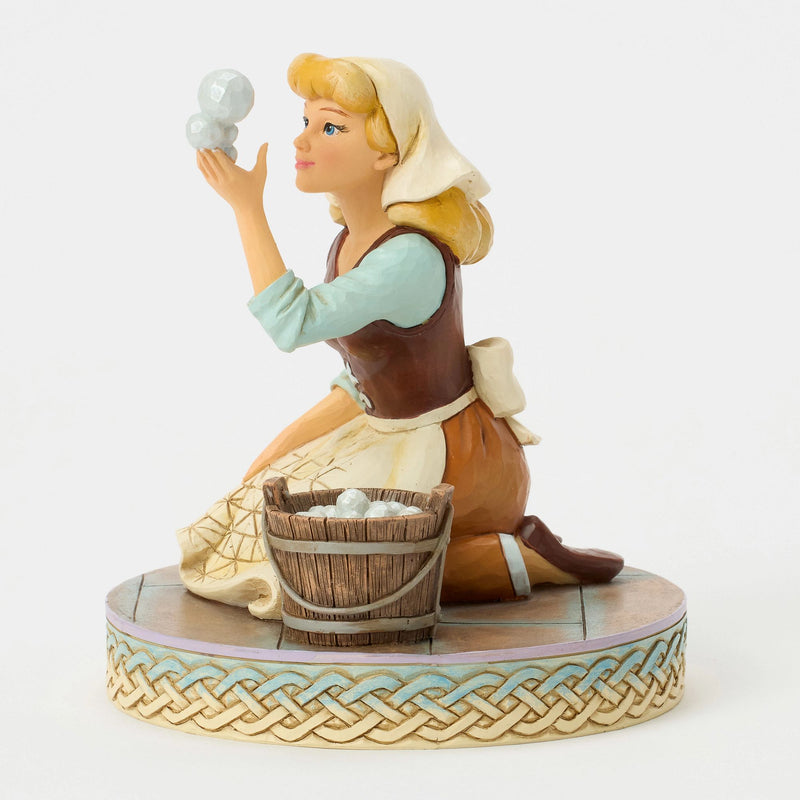 Figurine Cendrillon Femme de Ménage - Disney Traditions