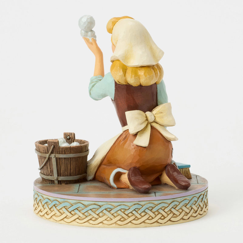 Figurine Cendrillon Femme de Ménage - Disney Traditions