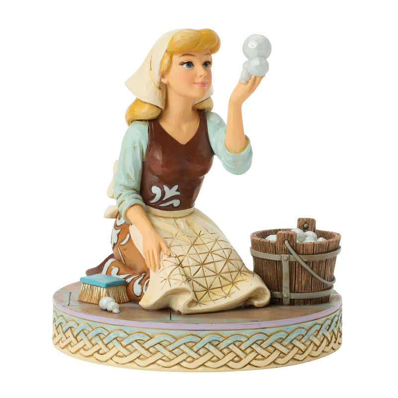 Figurine Cendrillon Femme de Ménage - Disney Traditions