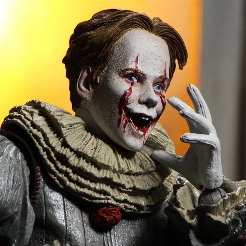 IT CHAPTER 2 - 7" SCALE ACTION FIGURE - ULTIMATE PENNYWISE (2019 MOVIE)