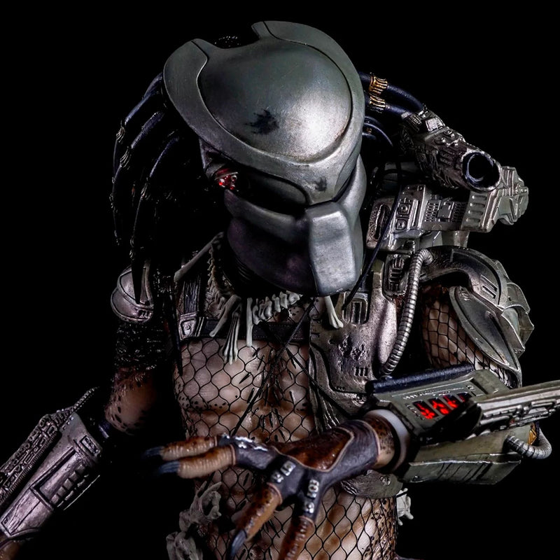 PREDATOR - ¼ SCALE FIGURE - JUNGLE HUNTER PREDATOR WITH LED LIGHTS