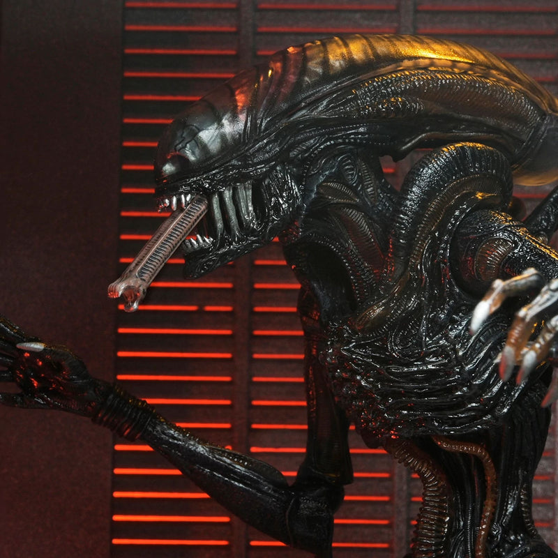 ALIEN: ROMULUS - 7" SCALE ACTION FIGURE - ULTIMATE SCORCHED XENOMORPH